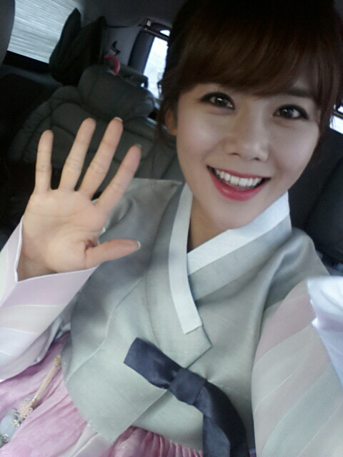 이연두, 상큼발랄 한복 셀카 "보름달 보며 소원 성취하세요"                                                                                                                                      