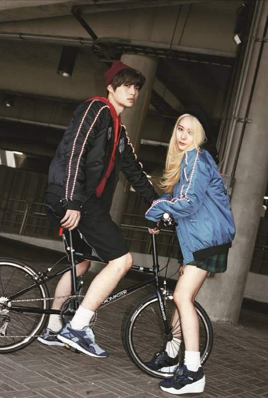  안재현-크리스탈, 커플 화보.. 자전거 데이트 '설렘'                                                                                                                                      