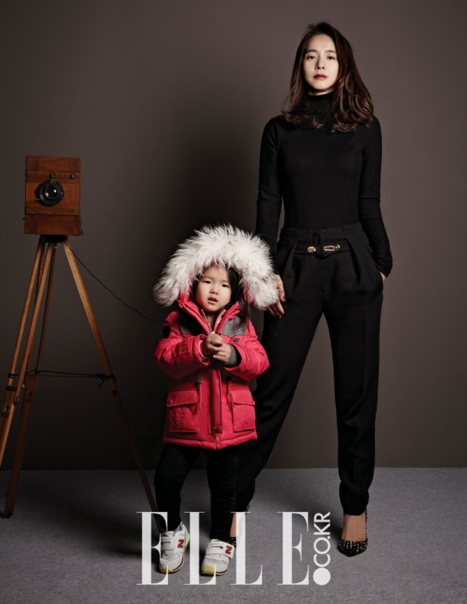  정혜영·하엘 모녀, 남다른 포즈와 눈빛에 스태프들 찬사                                                                                                                                            