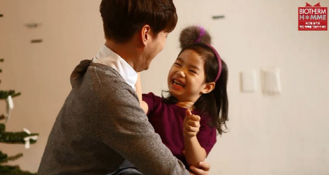  이하루, 타블로 품에 안겨.. `아이좋아`                                                                                                                                                            