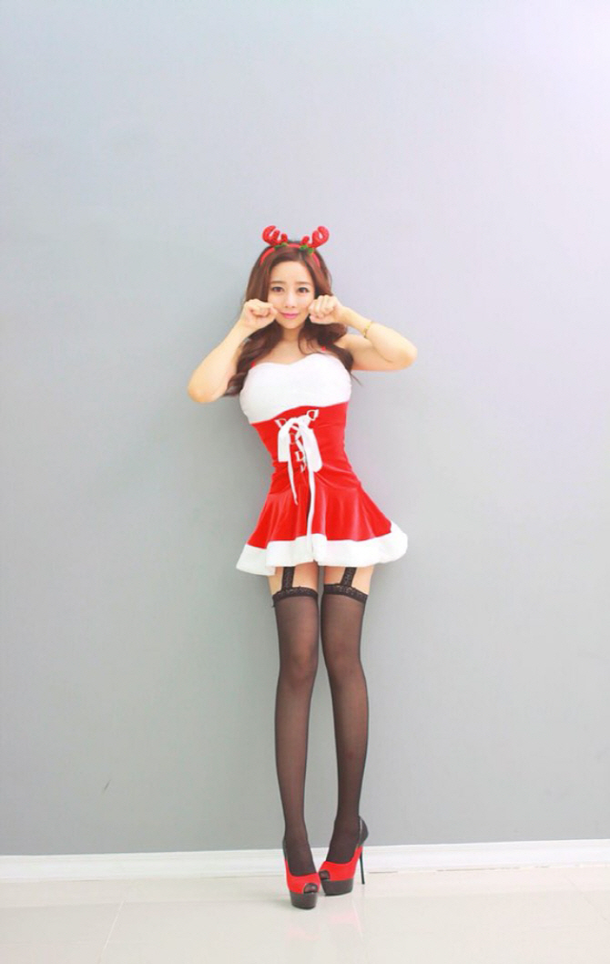  유슬아, 잘록허리+아찔볼륨..`뿌잉`                                                                                                                                                                