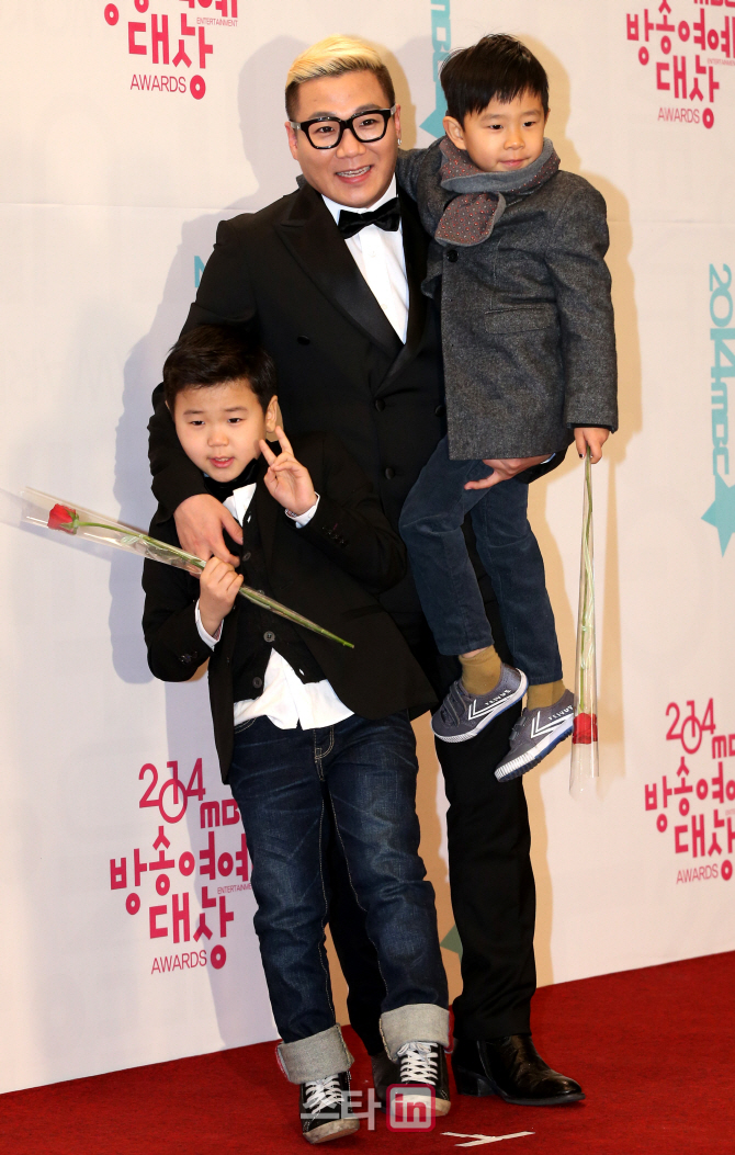 윤민수 '힘들다 힘들어'                                                                                                                                                                  