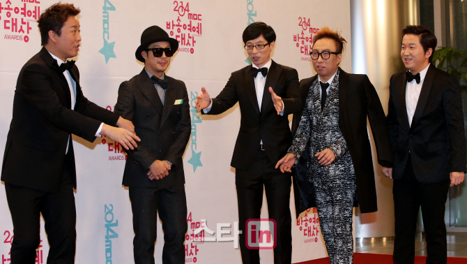 유재석 '줄 맞춰서 다시 한번!'                                                                                                                                                           