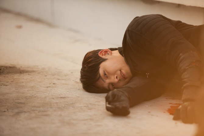 지창욱, 그윽한 눈빛 발사 '여심 콩닥'                                                                                                                                                    