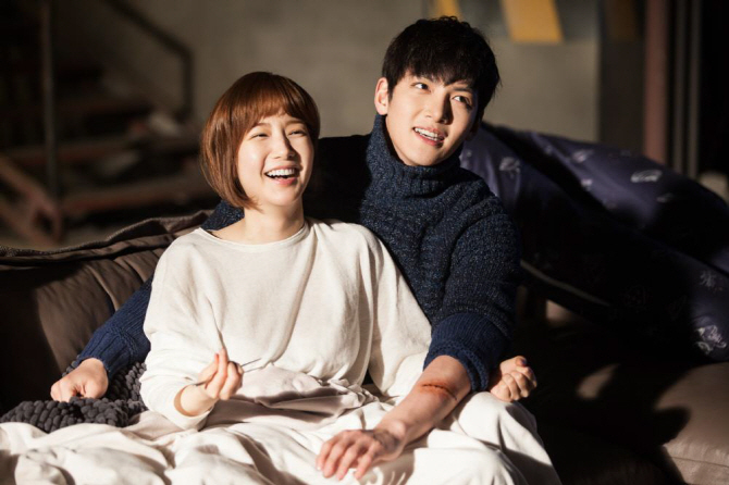 '힐러' 박민영-지창욱, 실제 연인같은 모습 '달달'                                                                                                                               