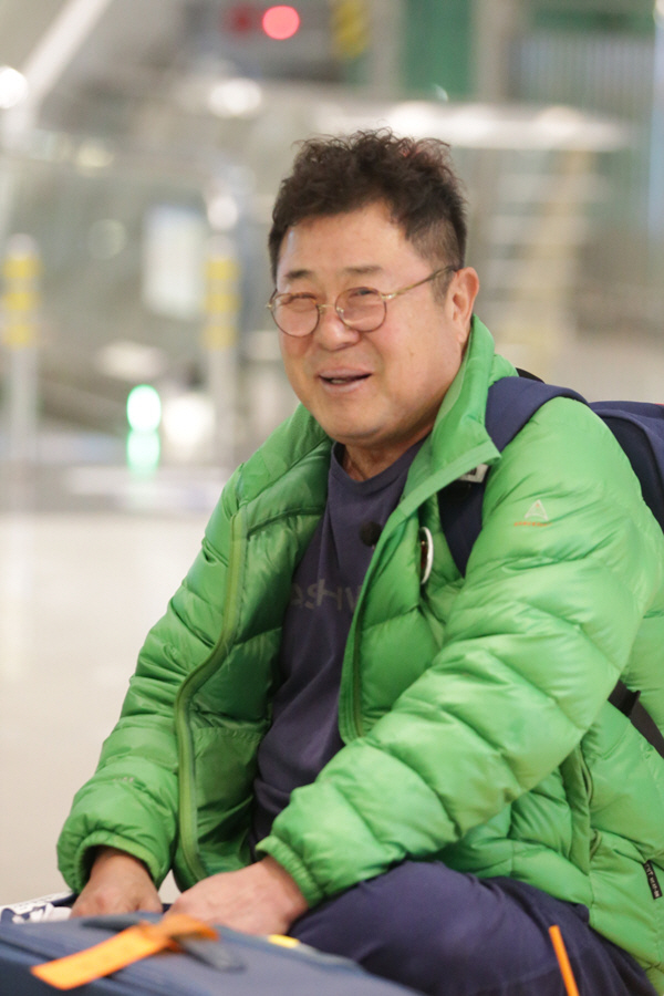  `꽃보다 할배` H4 막내 백일섭, 푸근한 미소                                                                                                                                                        