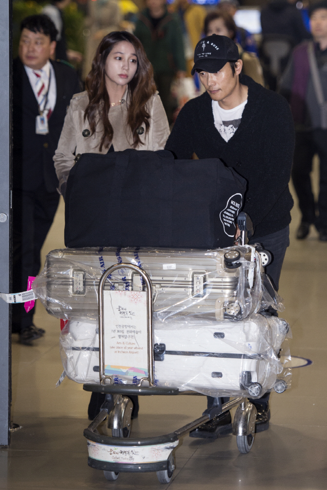 이병헌-이민정 부부, '드디어 국내에 모습을 드러내다'                                                                                                                                           