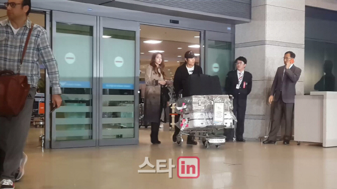 이병헌-이민정 동반입국, 수많은 인파에 '깜짝'                                                                                                                                            