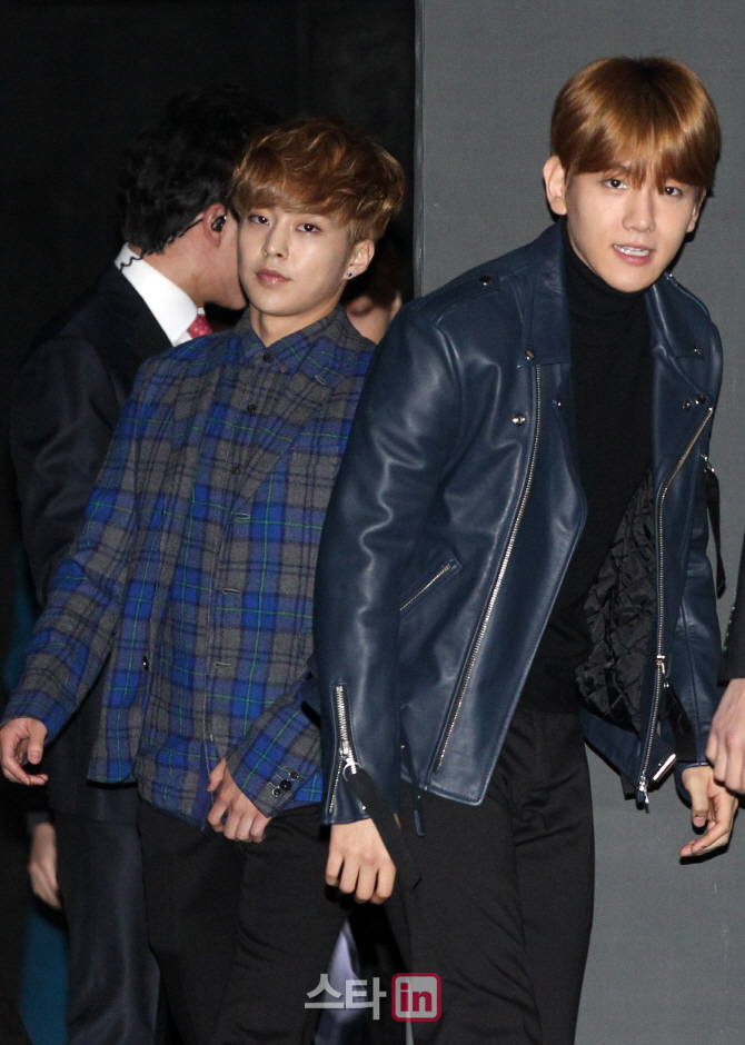 컴백 기자회견 참석하는 엑소(EXO) 시우민-백현                                                                                                                                                      