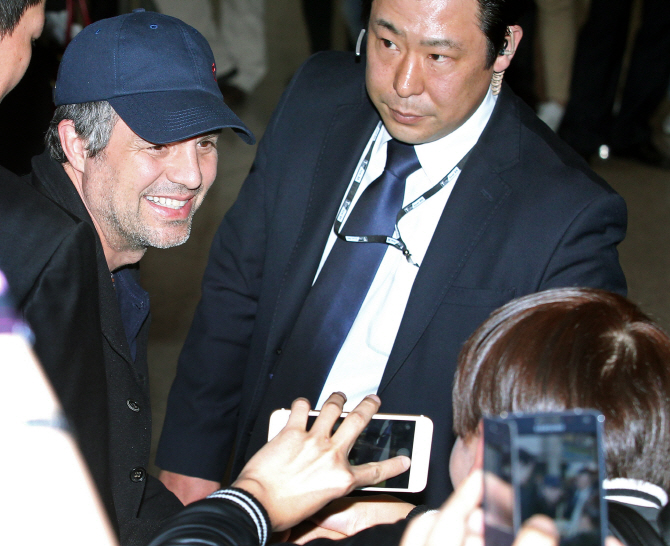 마크 러팔로 '여심 녹이는 미소'                                                                                                                                                                