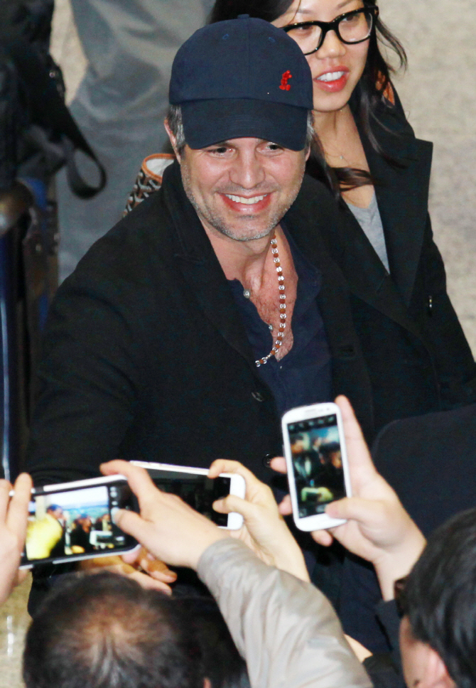 배우 마크 러팔로 '어벤져스2 홍보하러 왔어요'                                                                                                                                                  