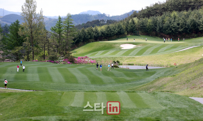 "티샷, 세컨샷, 퍼트 모두 어려워"..우승 원하면 4번홀 극복해야