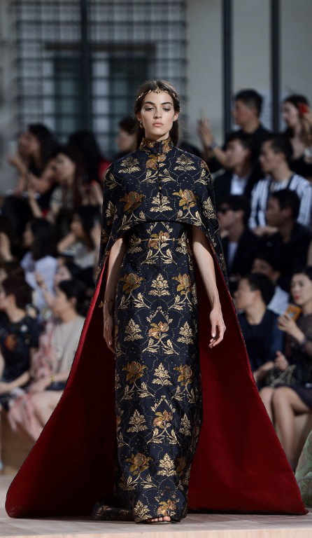  카리스마 넘치는 발렌티노 오트쿠튀르 의상                                                                                                                                                         