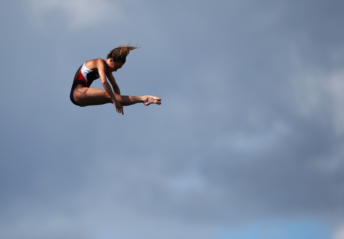 돋보이는 꿀벅지                                                                                                                                                                                   