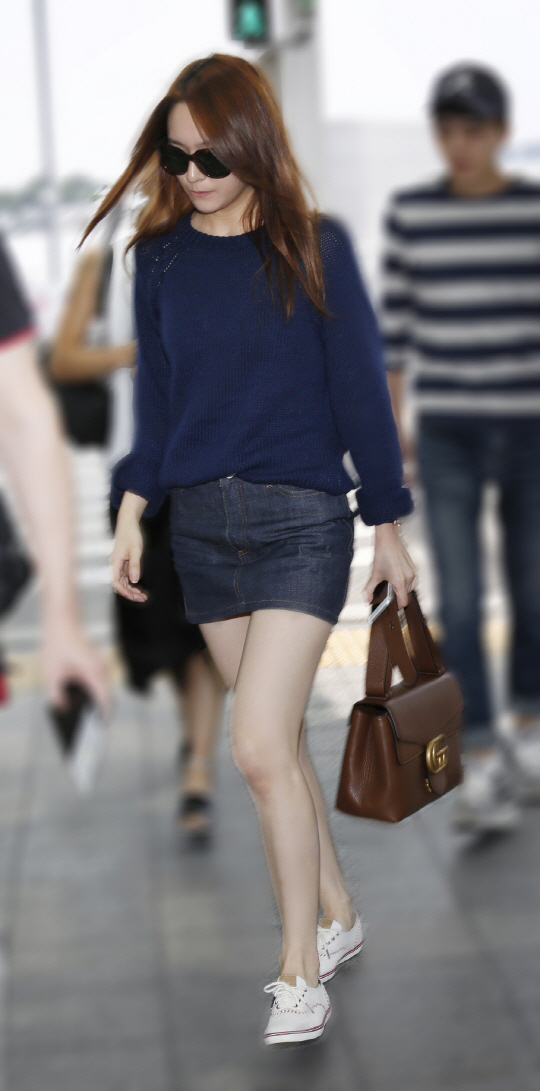 크리스탈, 걸그룹 각선미 甲답게 데님치마도 완벽하게                                                                                                                                                