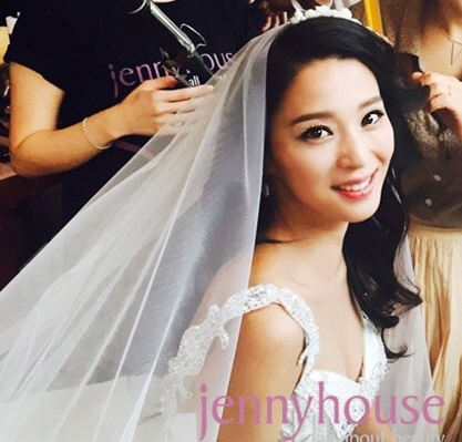 한고은, 결혼식 사진 공개 '우아한 신부'                                                                                                                                                        