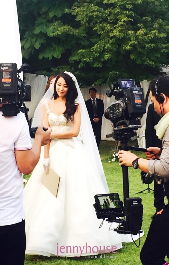 한고은, 결혼식 사진 공개 '여신 자태'                                                                                                                                                    