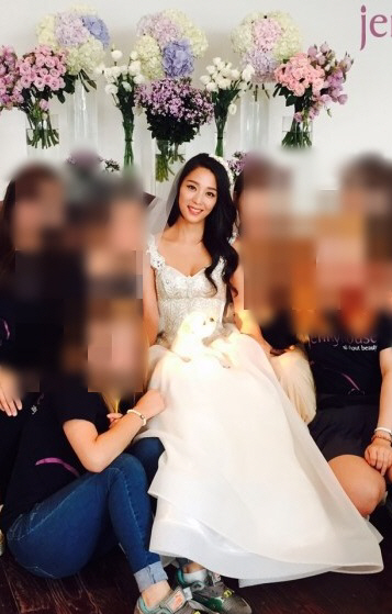 한고은, 결혼식 사진 공개 '밝은 미소'                                                                                                                                                    