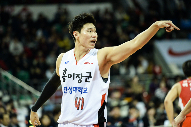 김선형 이어 오세근도 불법 스포츠 도박...KBL, 기한부 출전 보류 징계