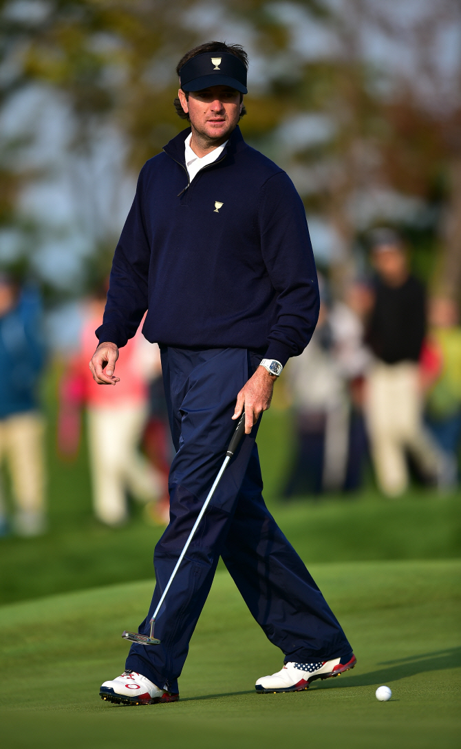 공 위치 확인하는 부바 왓슨                                                                                                                                                                        