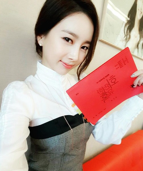 '화려한 유혹' 한소영, 대본 들고 촬영 인증                                                                                                                                               