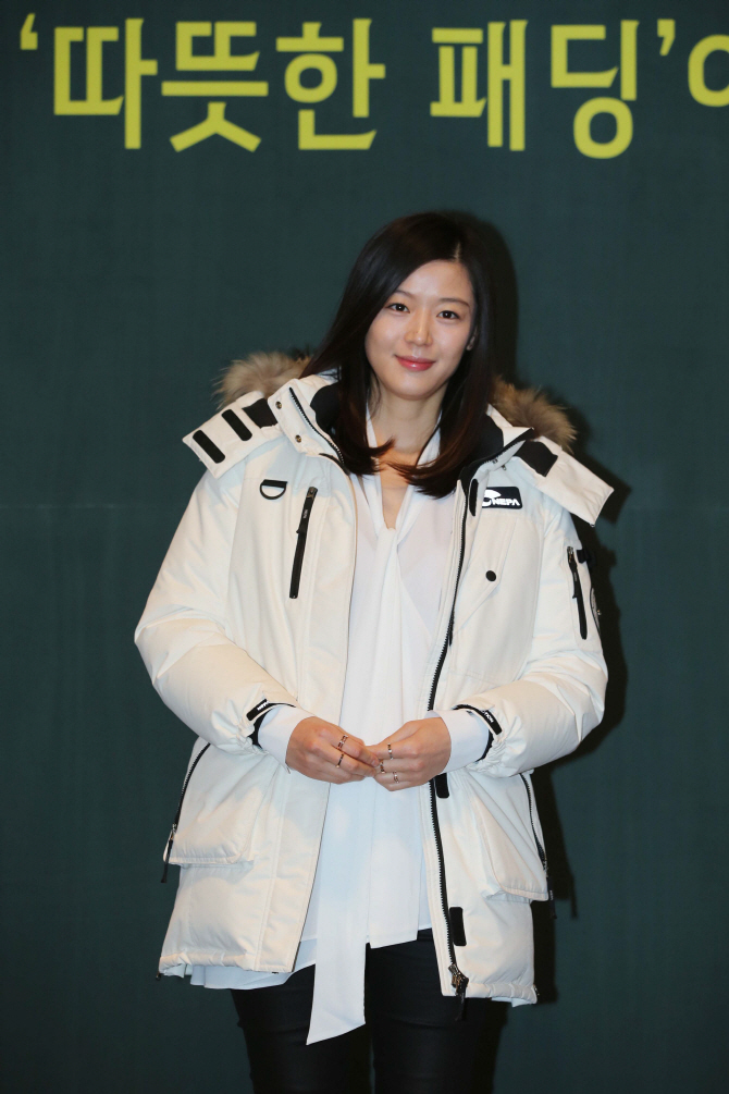  전지현, 임신 6개월 차 근황 '임산부 맞아?'                                                                                                                                              