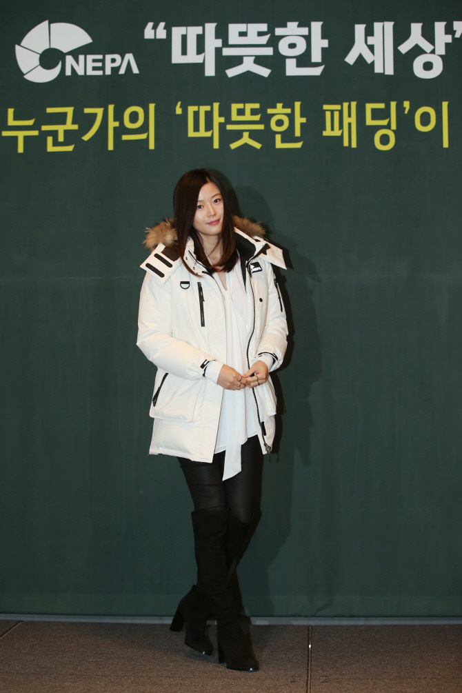  전지현, 임신 6개월 '청순미 물씬'                                                                                                                                                       