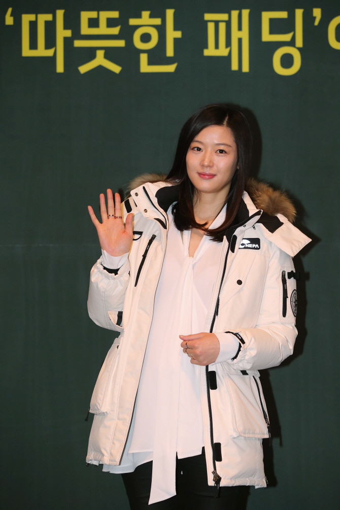 '임신 6개월' 전지현, 우아한 미모 과시                                                                                                                                                         