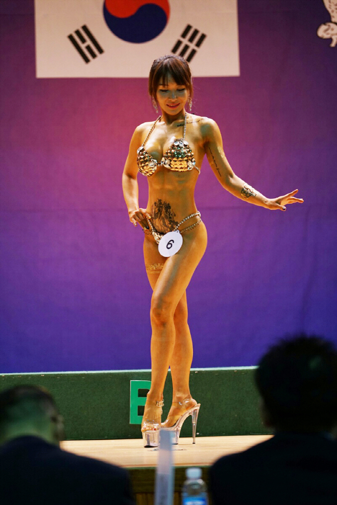  단하나 트레이너, 무대위 당당 포즈                                                                                                                                                                
