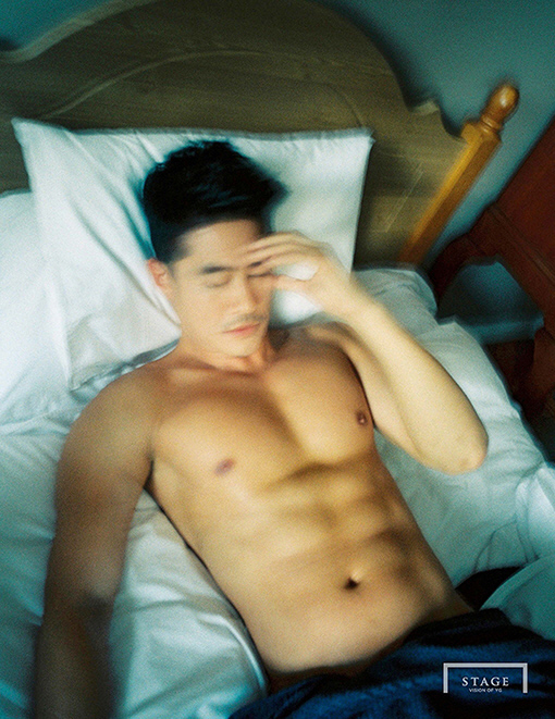  배정남, 침대 누워 탄탄 근육 드러내                                                                                                                                                               