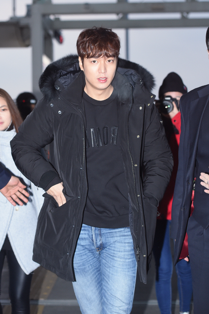 이민호, 추워진 영하의 날씨 '입김이 하~'                                                                                                                                                       
