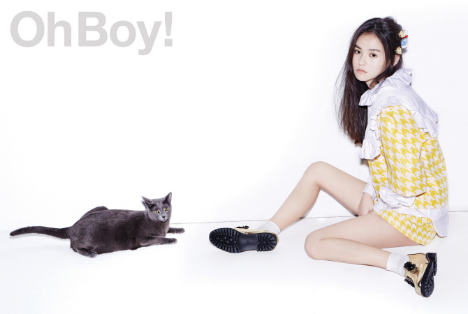  김윤혜, 멍한듯 신비롭게                                                                                                                                                                          