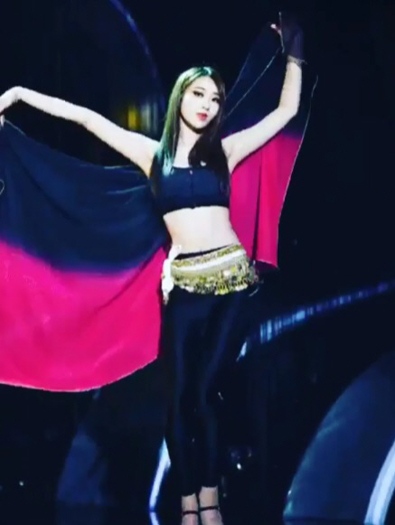 '머슬퀸' 경리, 탄탄 복근 드러내고                                                                                                                                                       