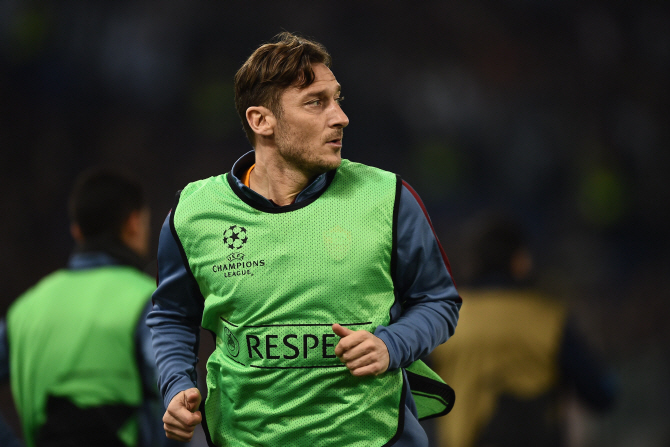  레알 vs 로마, 반전을 위해 몸 푸는 로마의 왕자 토티                                                                                                                                               