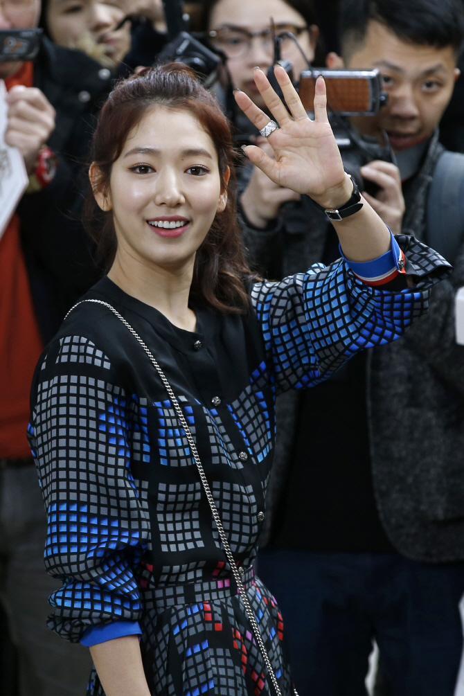 박신혜, '샤넬' 패션쇼 참석 '빛나는 미소'                                                                                                                                            