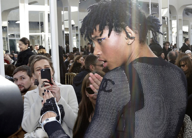  윌 스미스 딸 윌로우, 강렬한 포즈                                                                                                                                                                 