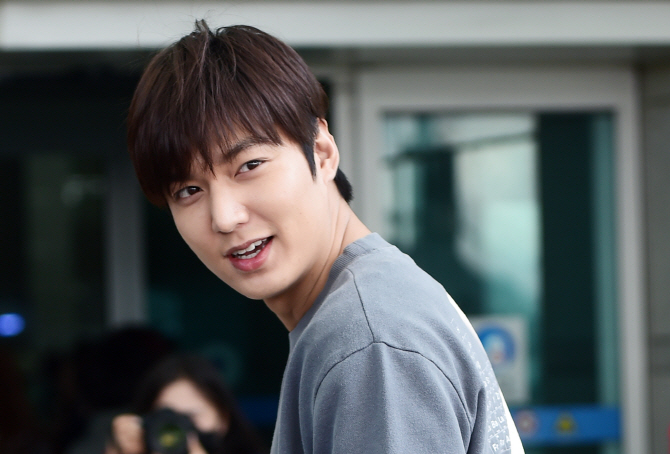 이민호, '순정만화 찢고 공항으로~'                                                                                                                                                             