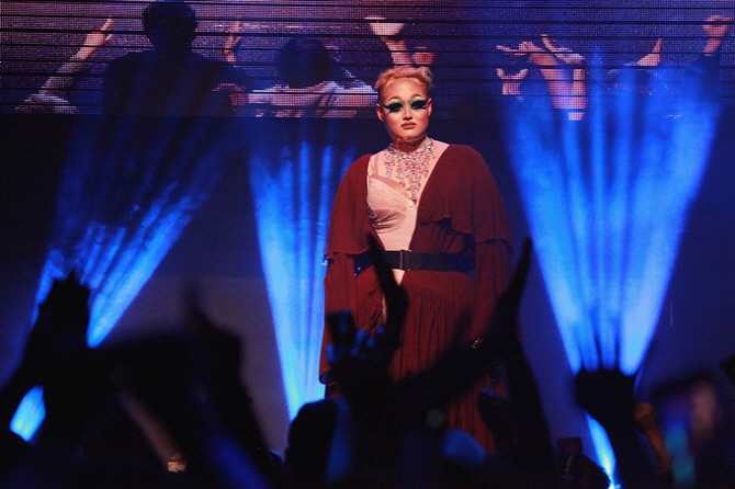 드래그 레이스, "저도 여자같나요?"                                                                                                                                                       