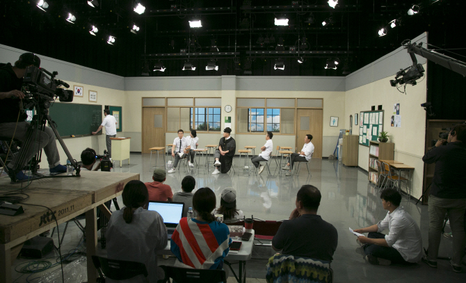 환희의 파격 변신, 트로트 도전과 팬들의 반응