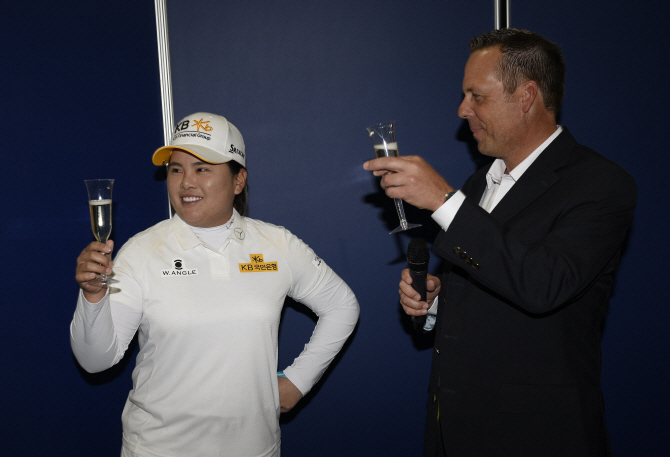  `명예의 전당` 박인비, 입성 축배 세리머니하는 박인비                                                                                                                                              