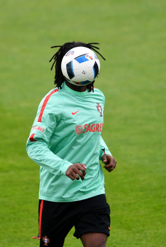  `유로 2016` 포르투갈, 공과 하나가 된 헤나투 산체스                                                                                                                                               