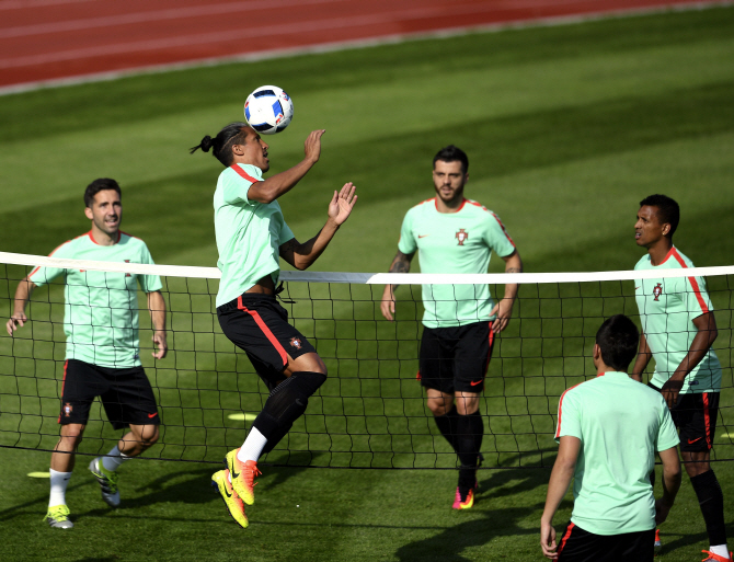  `유로 2016` 포르투갈, 족구 게임으로 즐거운 훈련 중                                                                                                                                               