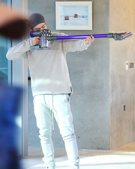 '함틋' 김우빈, 이 남자의 청소기 사용법                                                                                                                                                  