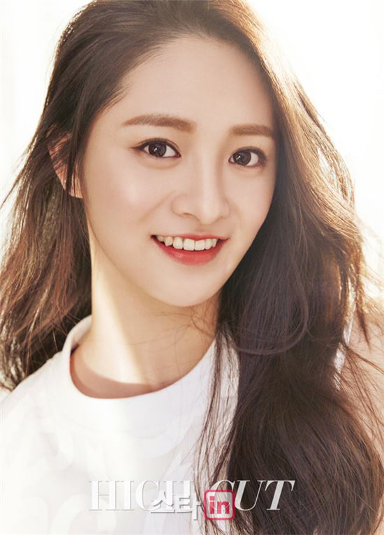 아이오아이 주결경 김도연 전소미 화보촬영 '화사'                                                                                                                                         
