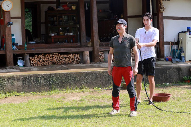  `삼시세끼` 설비부 유해진-남주혁의 여름나기..`어후 시원해`                                                                                                                                        