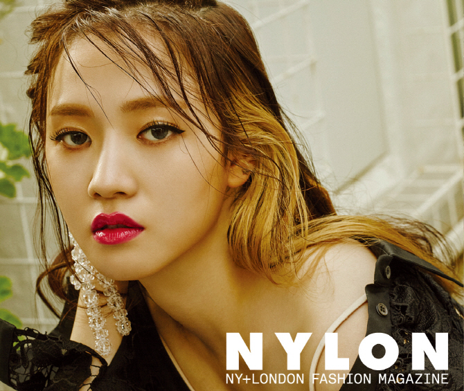  레이디스 코드 소정, 카메라 셔터 누르는 매 순간마다 `다크 로맨틱`                                                                                                                                 