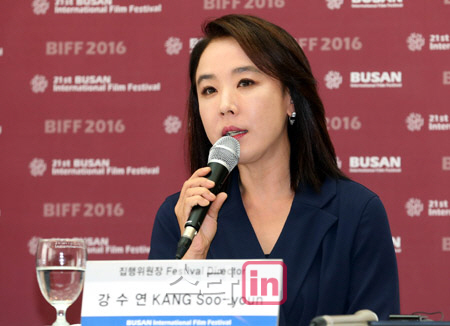 강수연 "올해 BIFF, 향후 20년 모색하는 기회…영화인 대화 계속"