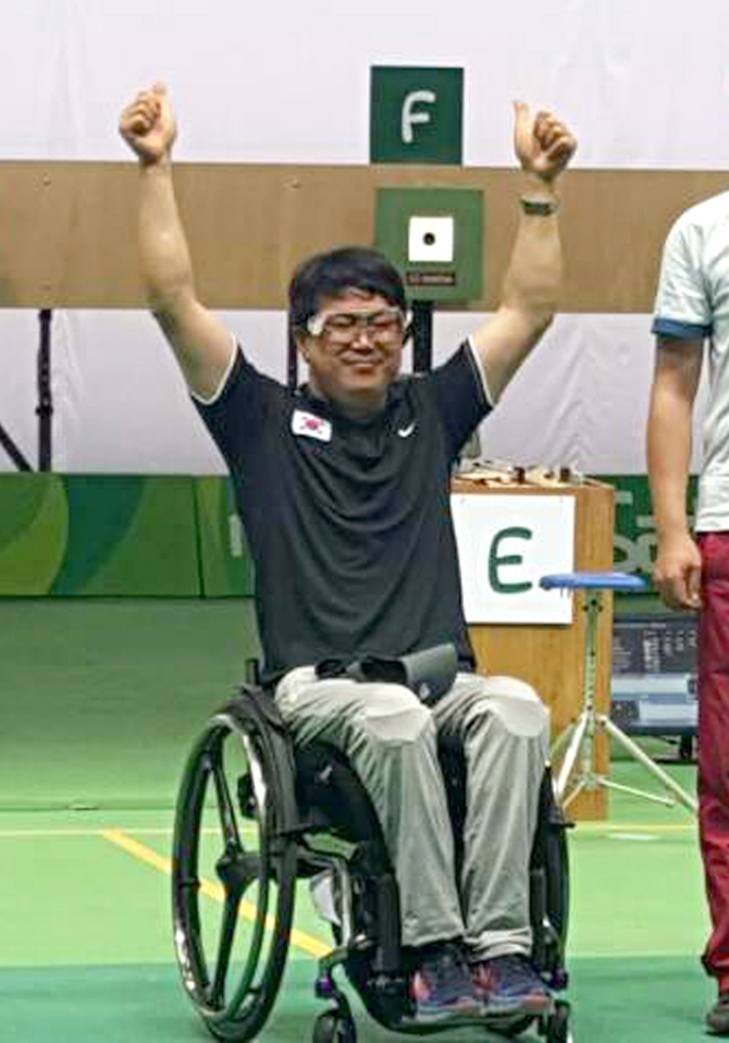  장애인 사격 선수 이주희, 25m 권총서 두 번째 메달 획득