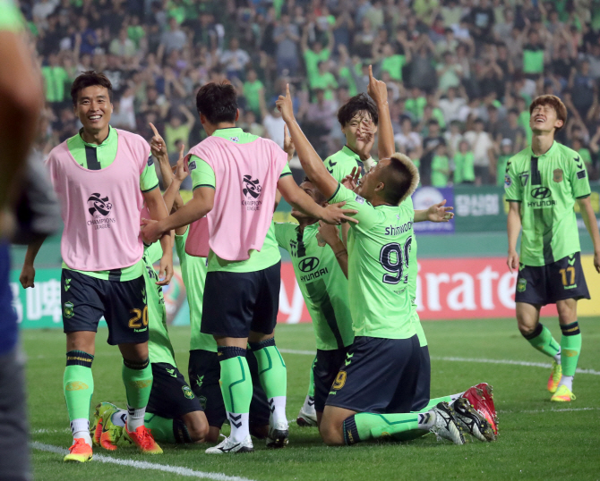 전북, 상하이에 5-0 대승...5년만에 ACL 4강 진출