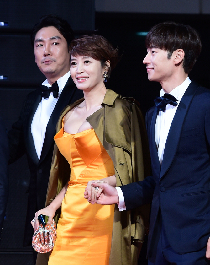 조진웅-김혜수-이제훈, '보고도 믿기지 않은 환상 조합~'                                                                                                                                         